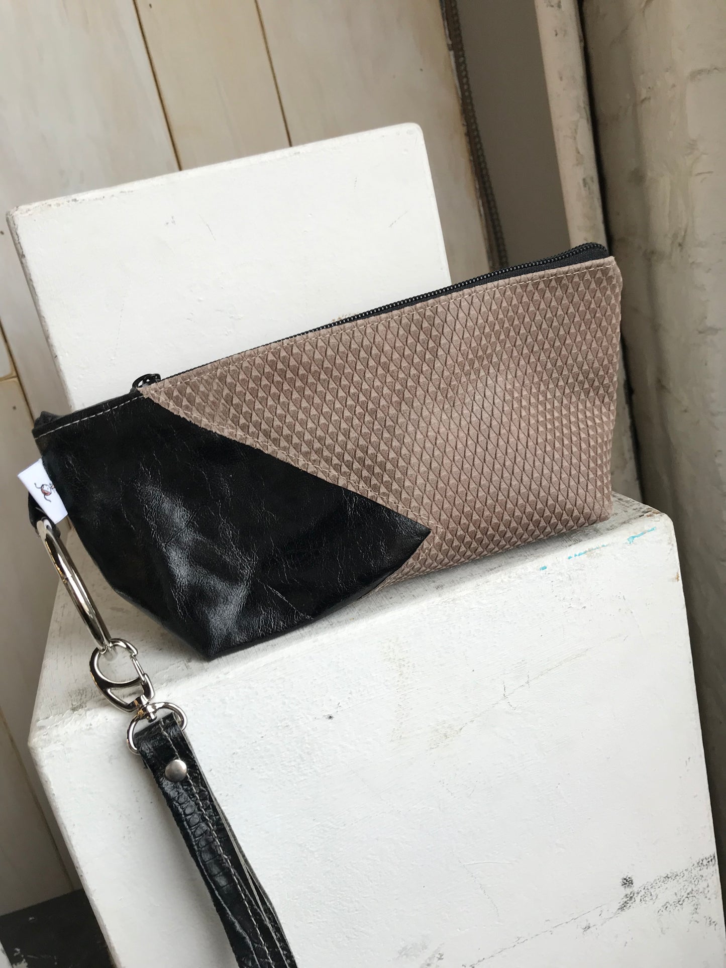 Square bottom clutch black/ taupe large